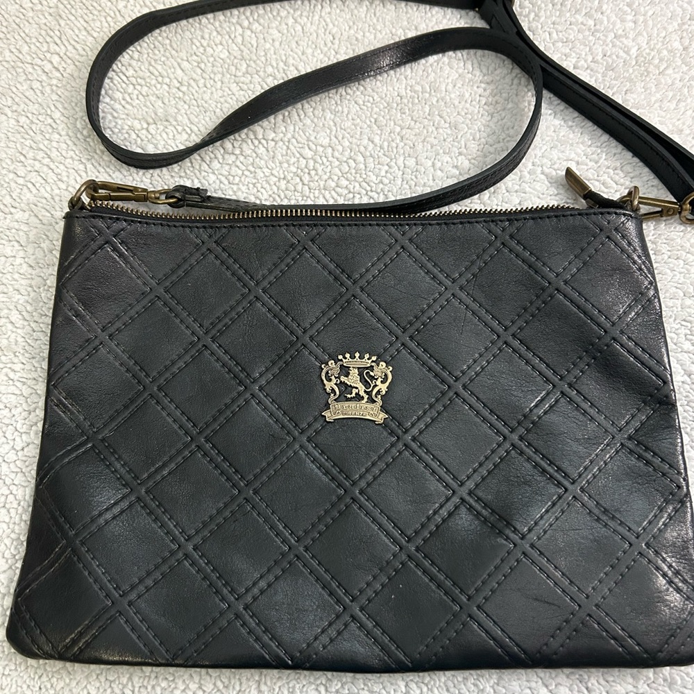 Chic Black Quilted Crossbody Bag with Gold Emblem